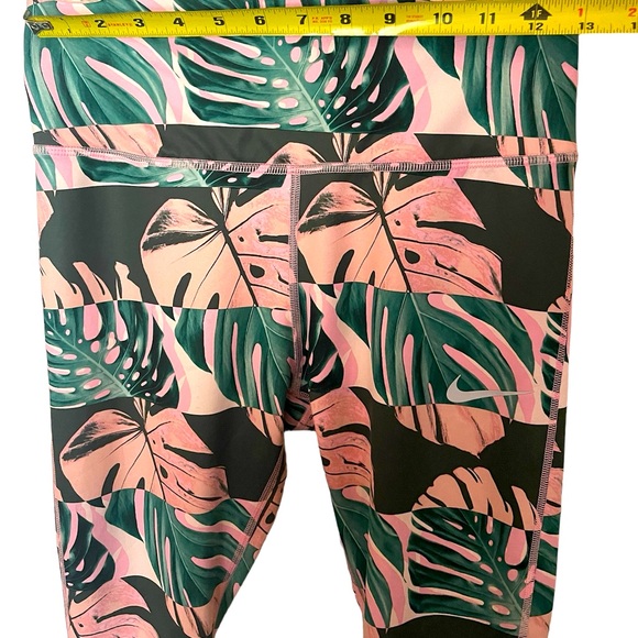 Nike Dri-Fit Women’s size Medium leggings/Yoga pants/floral/athletic wear - Picture 4 of 8